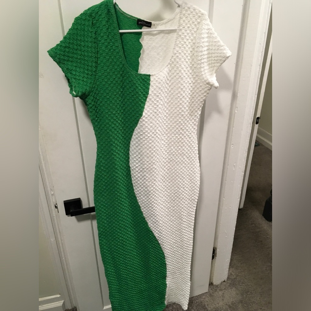 Good Times USA Green and White Textured Women's Dress NWOT
